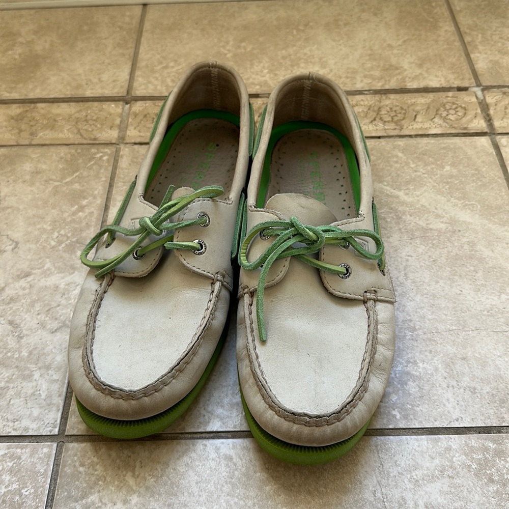 Mens bone and green Sperry size 11.5